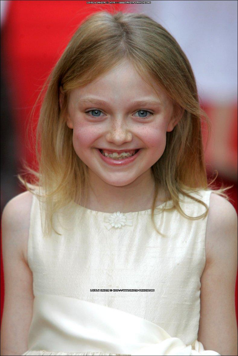 DakotaWOTWUKPremiere126.jpg