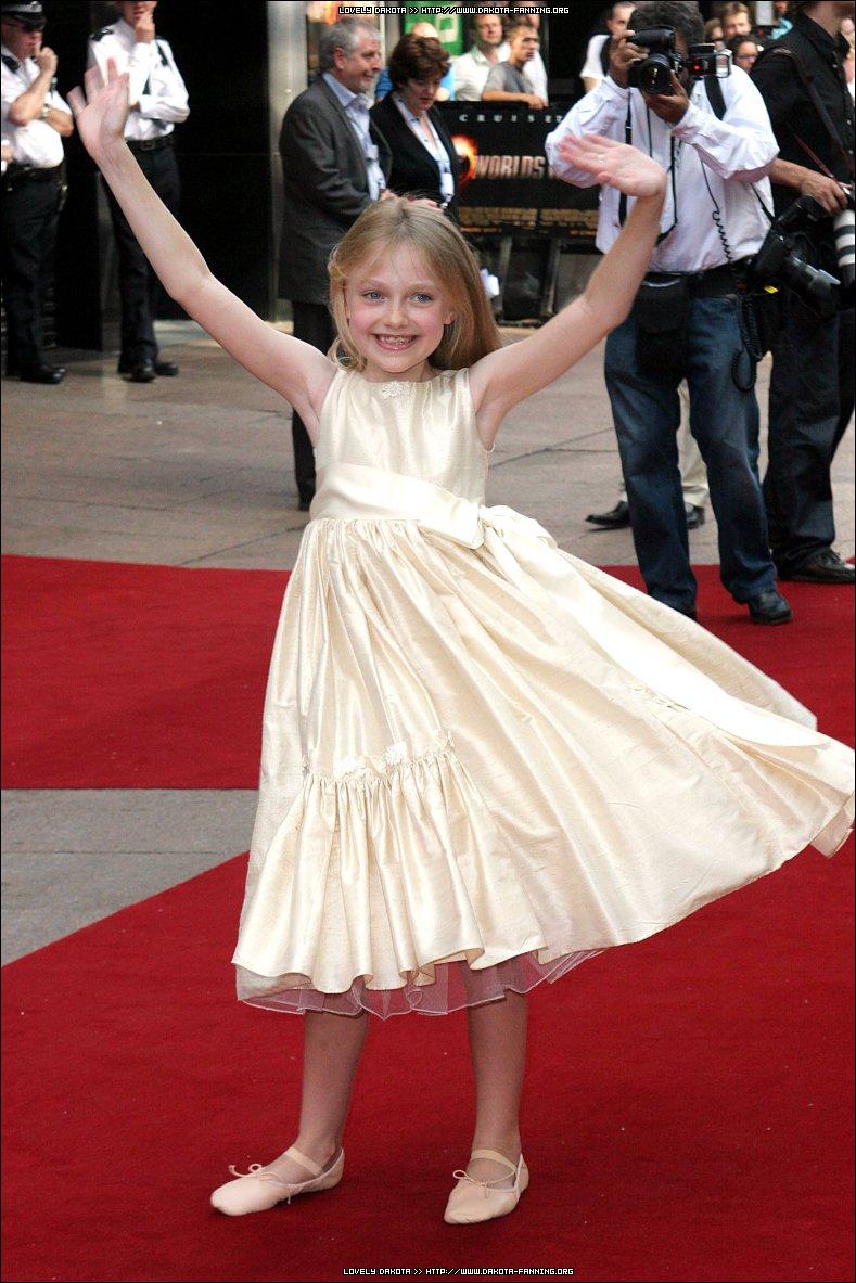 DakotaWOTWUKPremiere128.jpg