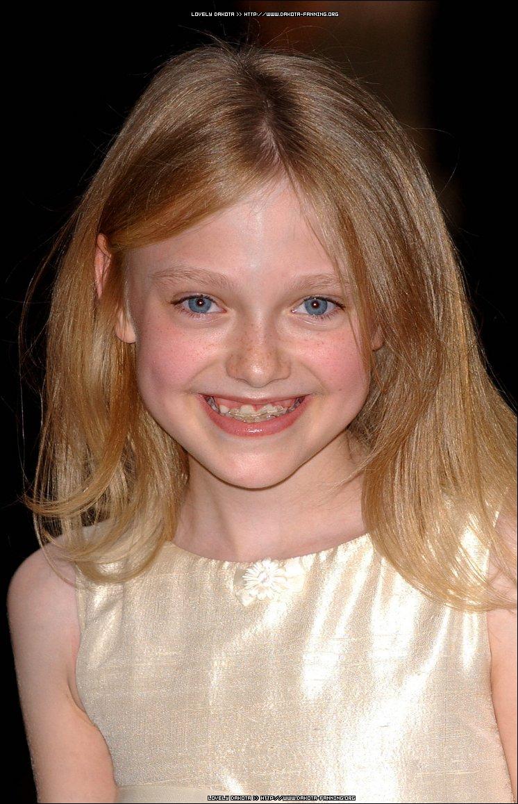 DakotaWOTWUKPremiere131.jpg