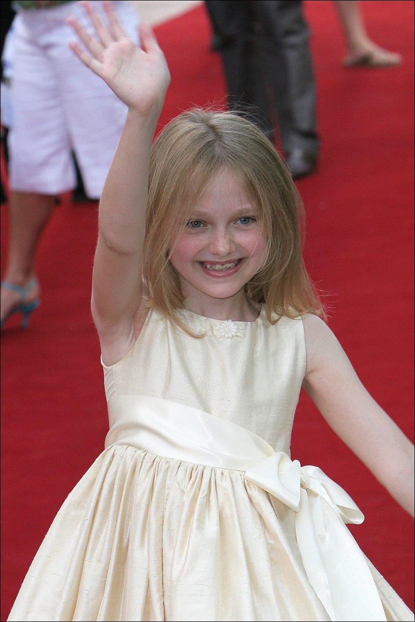 DakotaWOTWUKPremiere145.jpg