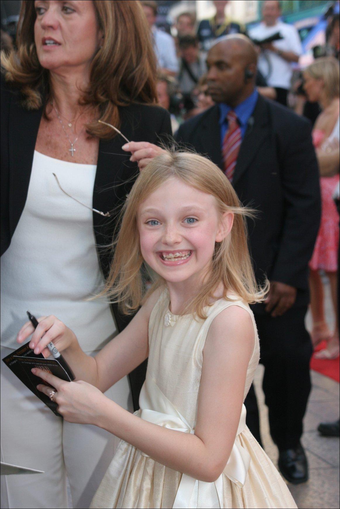 DakotaWOTWUKPremiere150.jpg