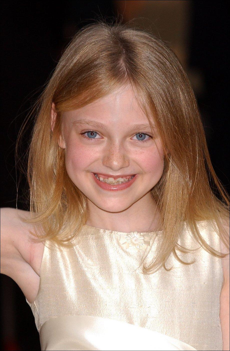 DakotaWOTWUKPremiere155.jpg