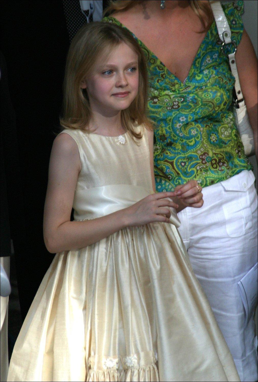 DakotaWOTWUKPremiere156.jpg