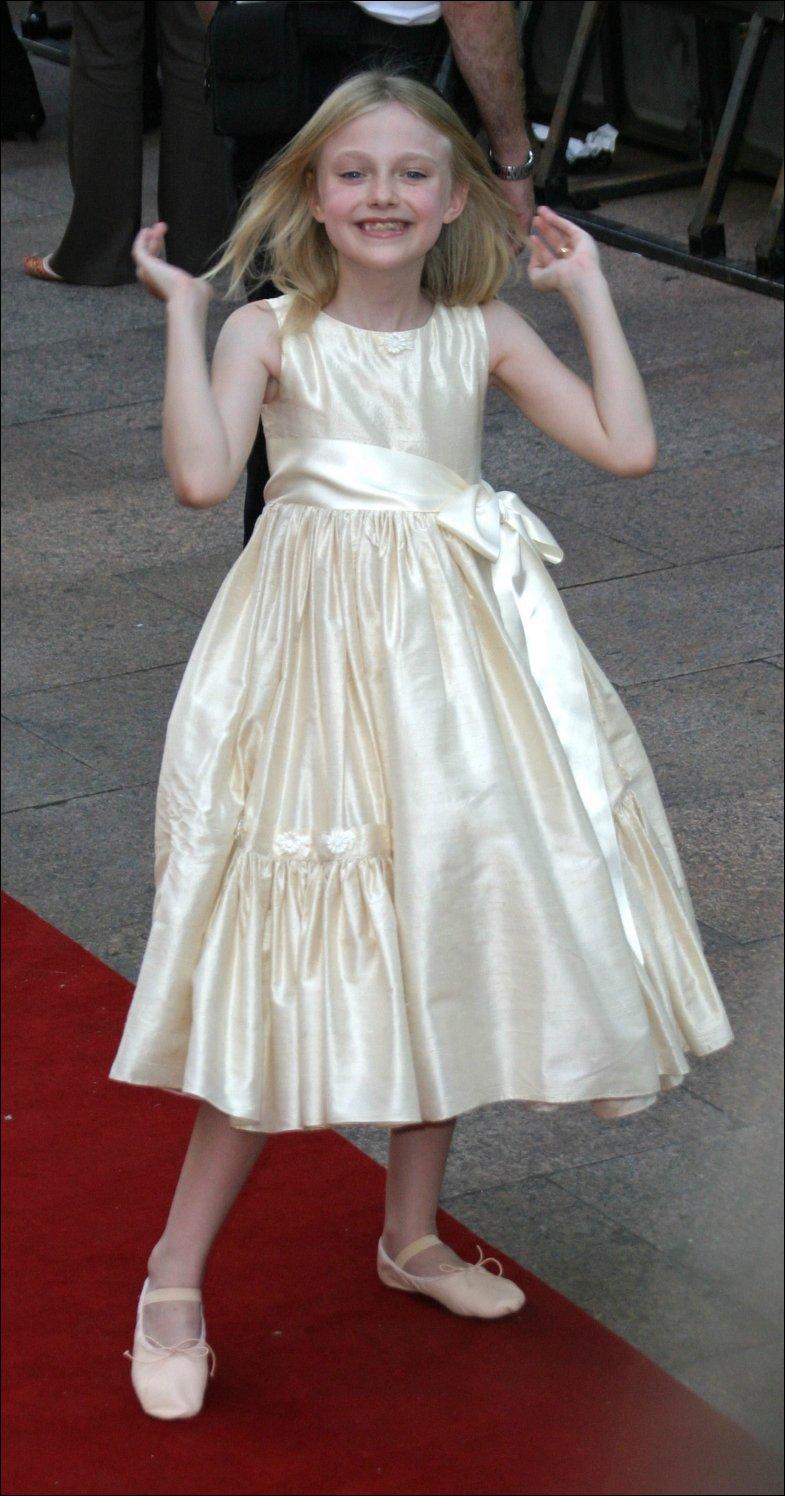 DakotaWOTWUKPremiere160.jpg