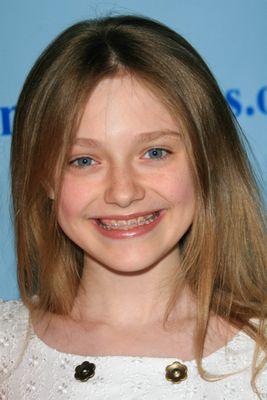 lovely-dakota-camie-awards-2007-05-12-12.jpg