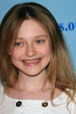 lovely-dakota-camie-awards-2007-05-12-13.jpg