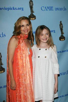 lovely-dakota-camie-awards-2007-05-12-14.jpg