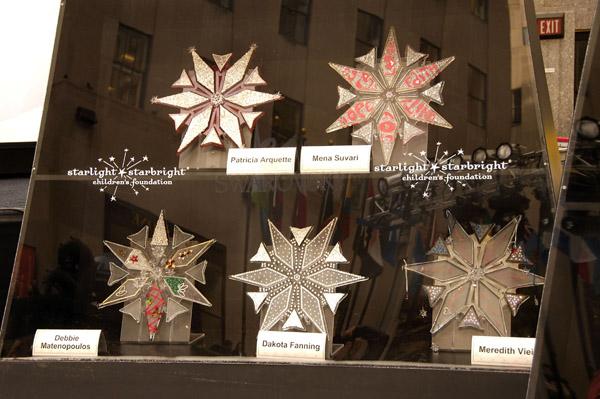 lovely-dakota-swarovski-star-2007-11-01-02.jpg