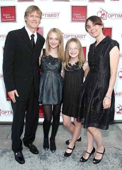lovely-dakota-mentor-awards-2008-10-22-09.jpg