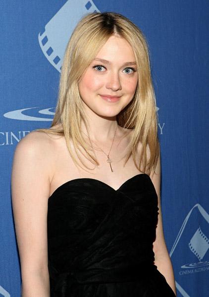 lovely-dakota-cinema-society-2010-02-27-05.jpg