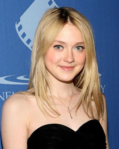 lovely-dakota-cinema-society-2010-02-27-06.jpg