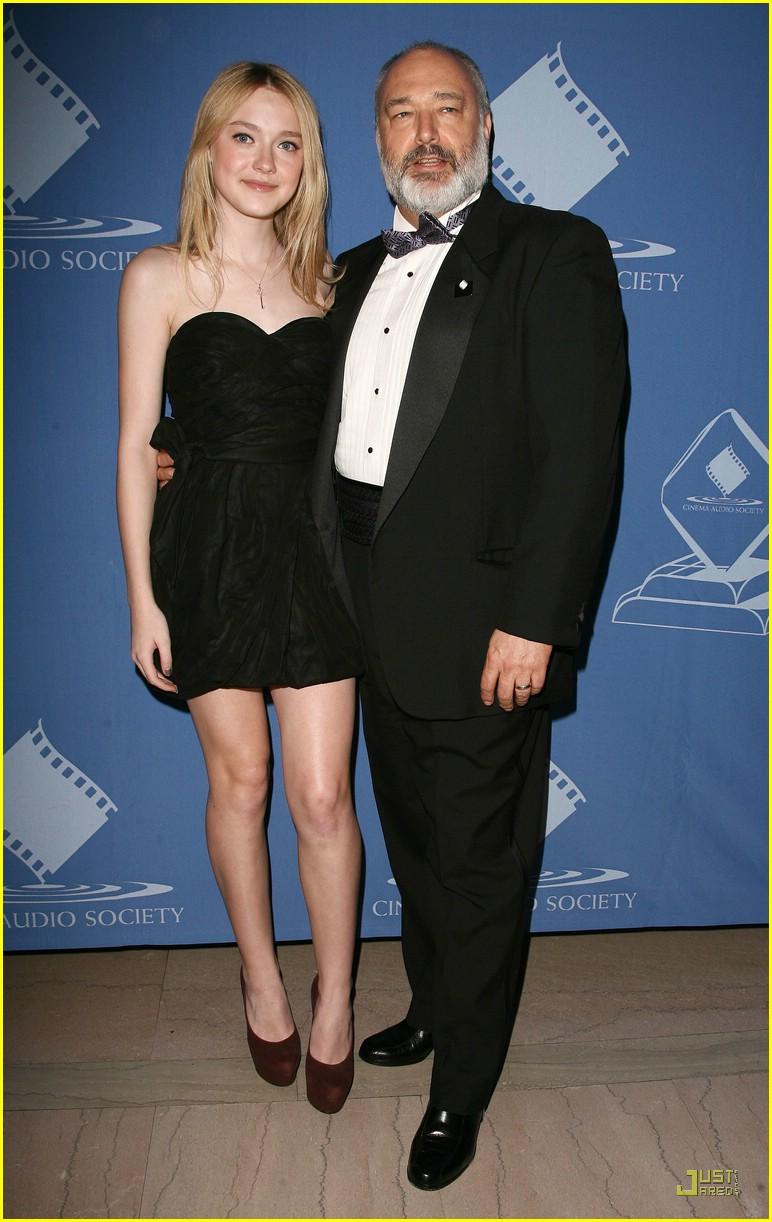 lovely-dakota-cinema-society-2010-02-27-13.jpg