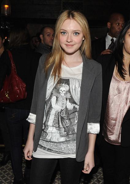 lovely-dakota-runaways-party-2010-03-17-01.jpg