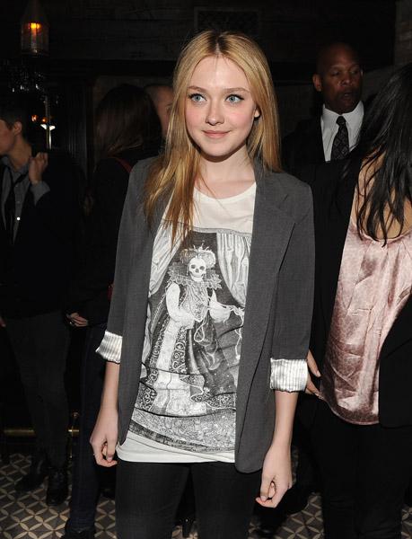 lovely-dakota-runaways-party-2010-03-17-02.jpg