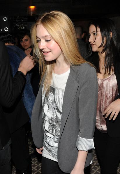 lovely-dakota-runaways-party-2010-03-17-03.jpg