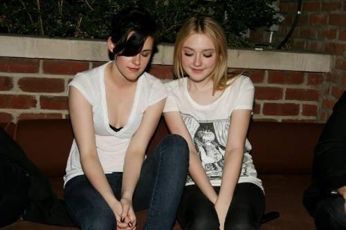 lovely-dakota-runaways-party-2010-03-17-04.jpg