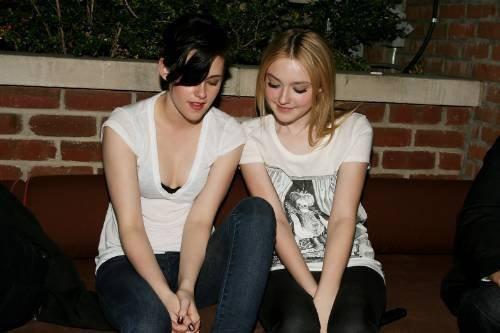 lovely-dakota-runaways-party-2010-03-17-05.jpg