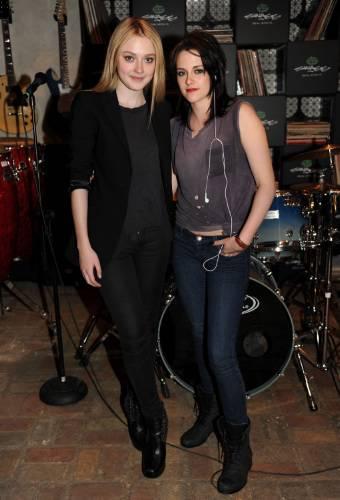 lovely-dakota-runaways-party-2010-03-18-05.jpg