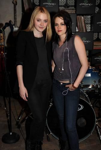 lovely-dakota-runaways-party-2010-03-18-09.jpg