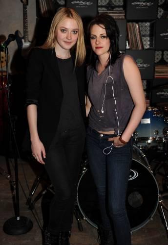 lovely-dakota-runaways-party-2010-03-18-10.jpg