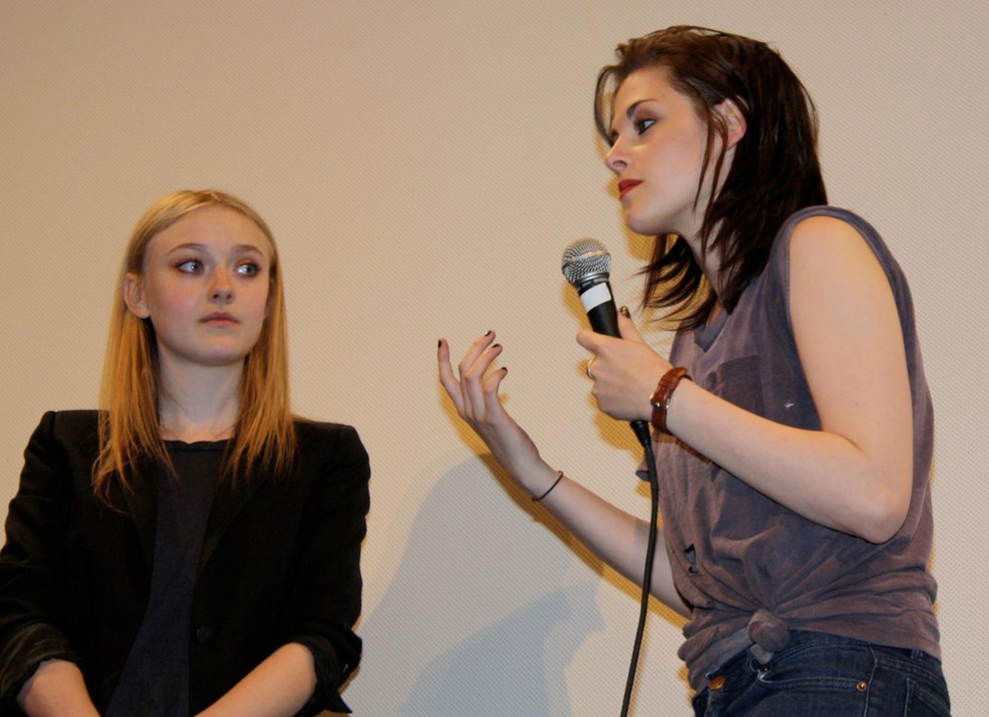 lovely-dakota-runaways-conference-2010-03-18-03.jpg