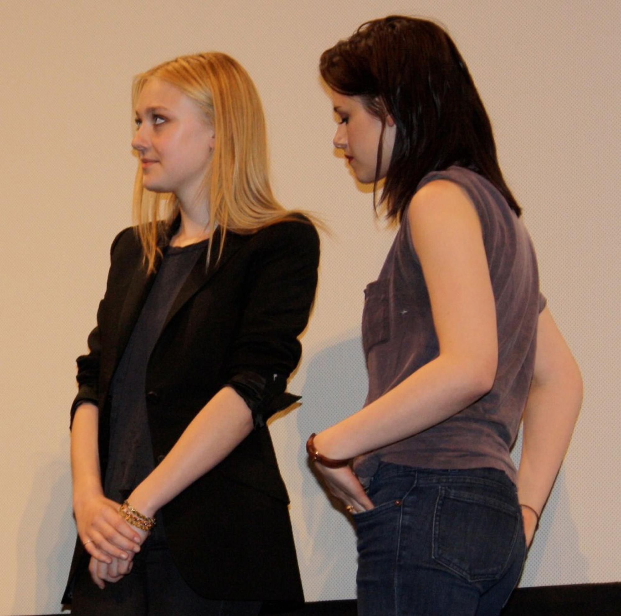 lovely-dakota-runaways-conference-2010-03-18-04.jpg