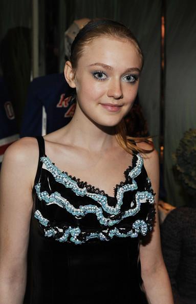 lovely-dakota-prada-2010-09-10-04.jpg