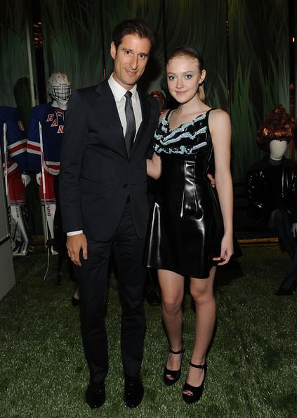 lovely-dakota-prada-2010-09-10-06.jpg