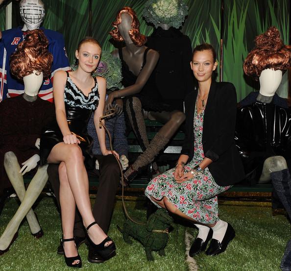 lovely-dakota-prada-2010-09-10-09.jpg