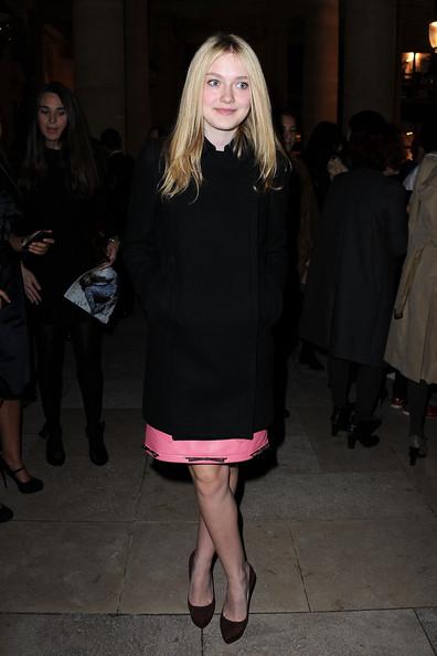 lovely-dakota-paris-fashion-week-2010-10-06-02.jpg