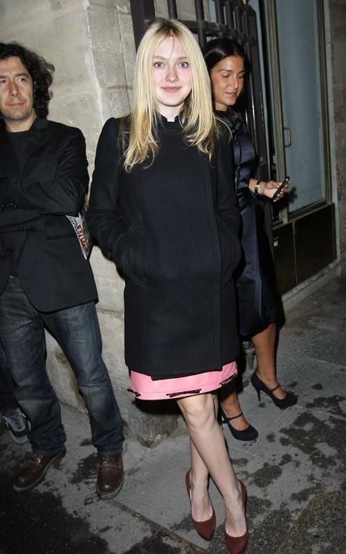 lovely-dakota-paris-fashion-week-2010-10-06-05.jpg