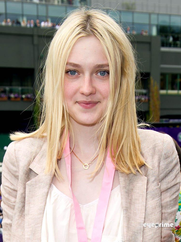 lovely-dakota-wimbledon-2011-06-20-01.jpg