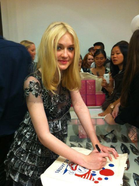 lovely-dakota-fashions-night-out-2011-09-08-08.jpg