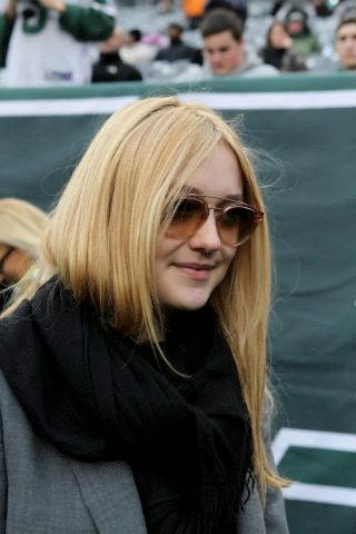 lovely-dakota-event-2012-12-02-05.jpg