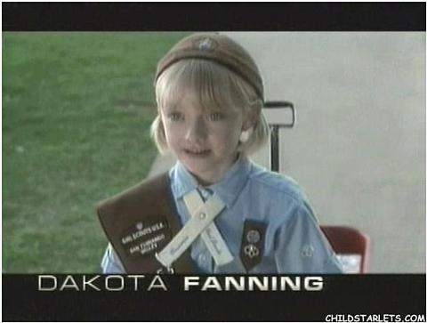 lovely-dakota-screen-actors-guiild-awards-2002-03-10-05.jpg