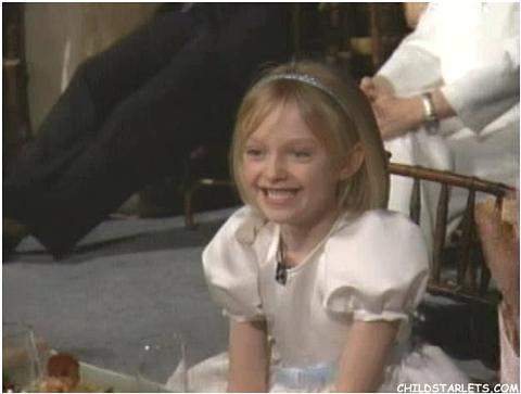 lovely-dakota-screen-actors-guiild-awards-2002-03-10-07.jpg