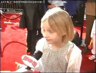 lovely-dakota-et-premiere-2002-03-16-01.jpg