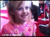 lovely-dakota-premiere-2003-03-08-03.jpg