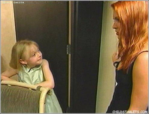 lovely-dakota-family-television-awards-2003-08-14-26.jpg
