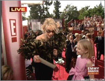 lovely-dakota-emmy-awards-2003-09-21-01.jpg