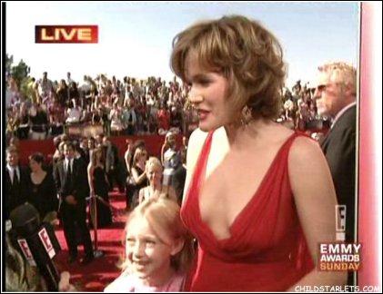 lovely-dakota-emmy-awards-2003-09-21-14.jpg