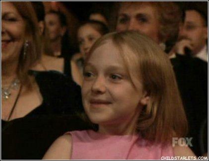 lovely-dakota-emmy-awards-2003-09-21-18.jpg