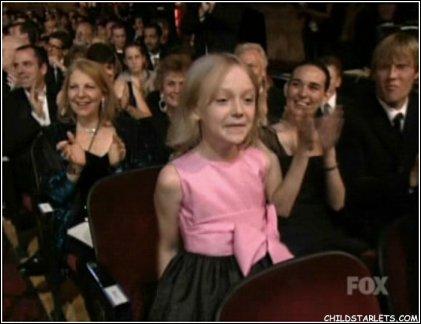 lovely-dakota-emmy-awards-2003-09-21-20.jpg