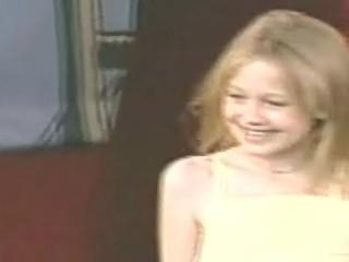 lovely-dakota-mtv-red-carpet-2005-06-04-05.jpg