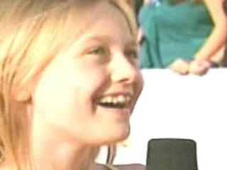 lovely-dakota-mtv-red-carpet-2005-06-04-08.jpg