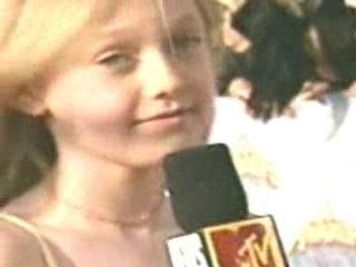 lovely-dakota-mtv-red-carpet-2005-06-04-57.jpg