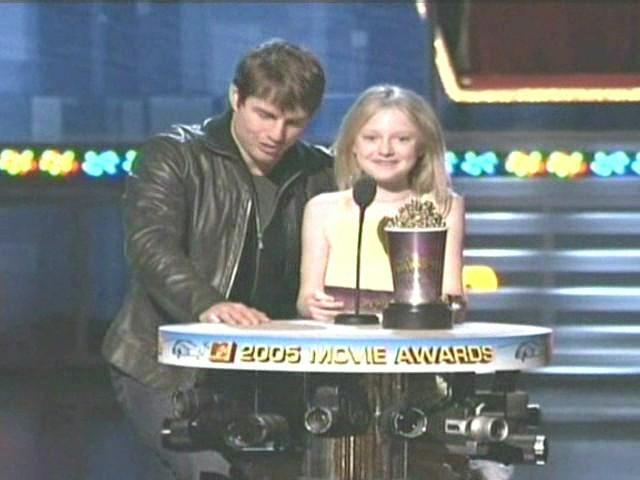 lovely-dakota-mtv-presenting-2005-06-04-44.jpg