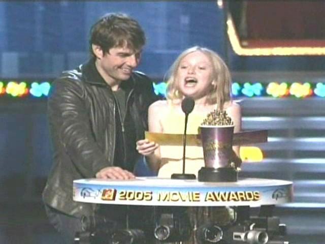 lovely-dakota-mtv-presenting-2005-06-04-47.jpg