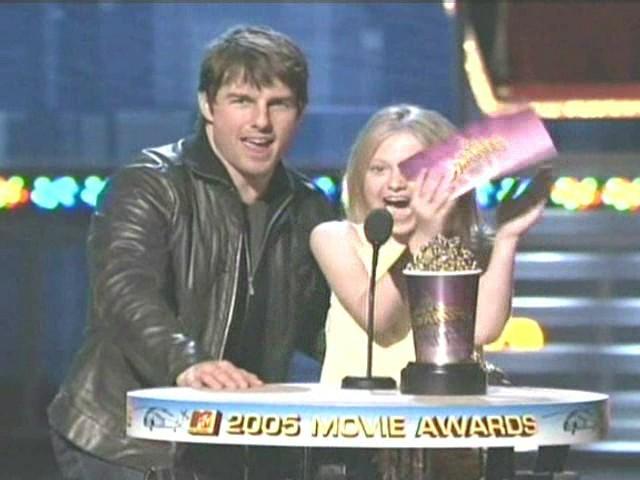 lovely-dakota-mtv-presenting-2005-06-04-53.jpg
