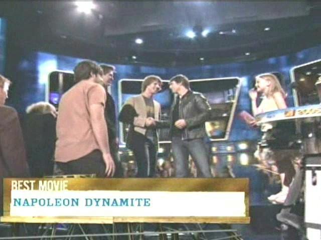 lovely-dakota-mtv-presenting-2005-06-04-59.jpg
